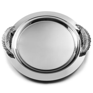 سینی دو عددی کی اس تی مدل 5450 مجموعه ای شیک و کاربردی برای پذیرایی در مهمانی و استفاده روزمره است. این محصول از استیل 18/10 ساخته شده و مقاومت مناسبی در برابر زنگ زدگی دارد. سطح آینه ای سینی ها، جلوه ای براق و جذاب ایجاد می کند و زیبایی میز پذیرایی را افزایش می دهد. طراحی گرد سینی ها، فضای مناسبی برای سرو انواع خوراکی، میوه، شیرینی، چای و نوشیدنی فراهم می کند. این مجموعه شامل دو عدد سینی است و وزن کلی آن 2 کیلوگرم است. دسته های پر با رنگ صدفی، ظاهر زیبا و متفاوتی به سینی ها می دهند و جابه جایی آنها را آسان تر می کنند. ترکیب سطح آینه ای، بدنه استیل و دسته های صدفی، ظاهر محصول را برای پذیرایی رسمی و مهمانی مناسب می سازد. استیل 18/10 کیفیت و دوام مناسبی دارد و امکان استفاده مداوم از سینی ها را فراهم می کند. سطح صاف سینی ها نیز تمیز کردن آنها را آسان می کند و برای استفاده روزمره گزینه مناسبی به شمار می رود. طراحی گرد مدل 5450 امکان چیدمان مناسب ظروف و خوراکی ها را روی سینی فراهم می سازد. این سینی ها برای سرو چای، قهوه، نوشیدنی، میوه، شیرینی و انواع خوراکی کاربرد دارند. سینی دو عددی کی اس تی مدل 5450 با طراحی زیبا و کاربردی، گزینه ای مناسب برای خانه، مهمانی و پذیرایی است.